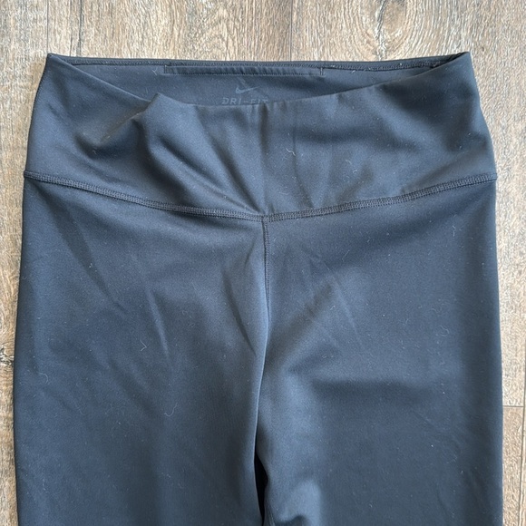 Nike Dri Fit athletic leggings. Women’s size medium. Black. Great condition! - Picture 2 of 9